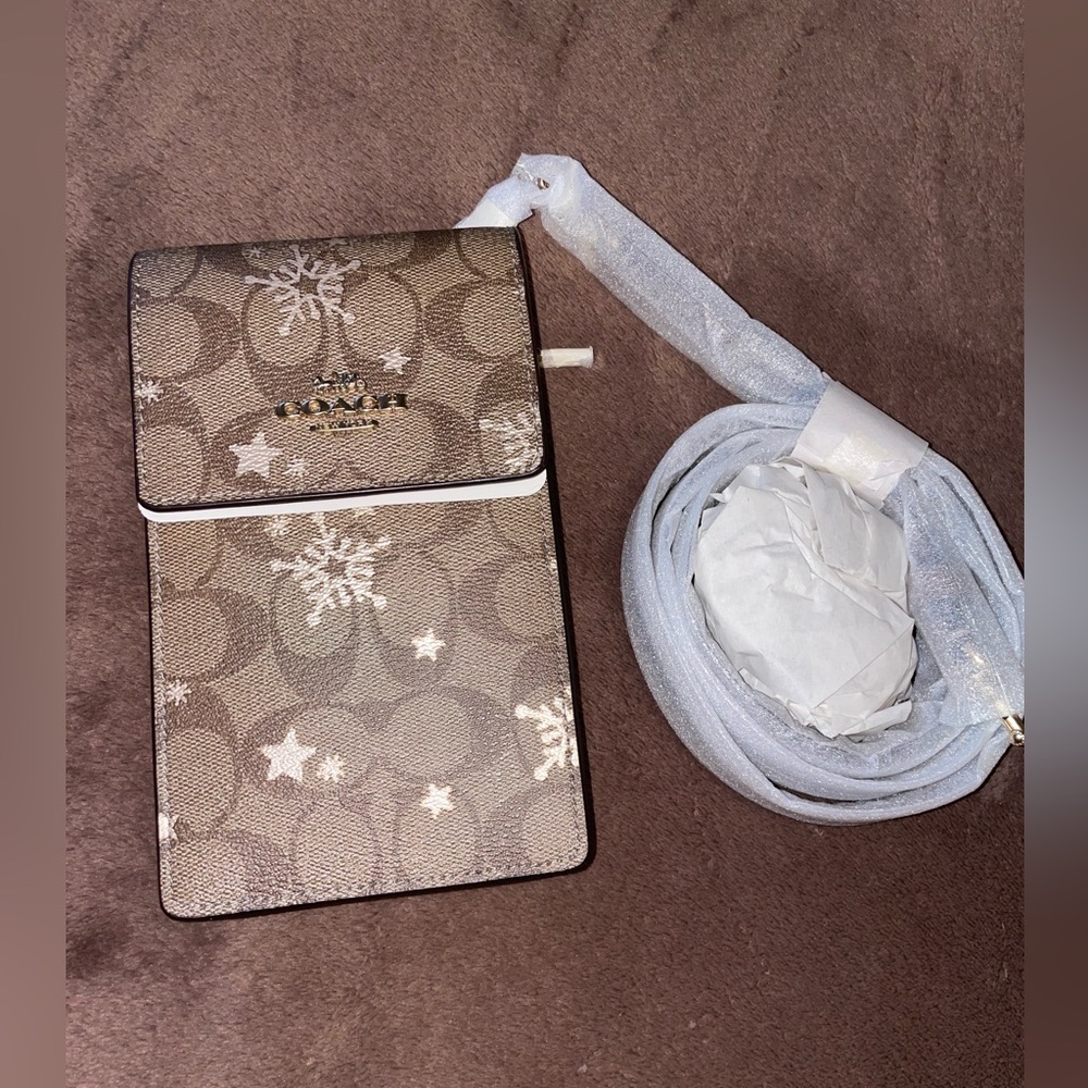 Coach NORTH SOUTH PHONE CROSSBODY IN SIGNATURE CANVAS W/  STAR & SNOWFLAKE PRINT